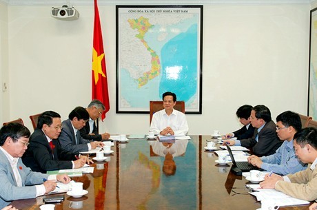 Премьер Вьетнама провёл рабочую встречу с руководителями провинции Куангчи - ảnh 1